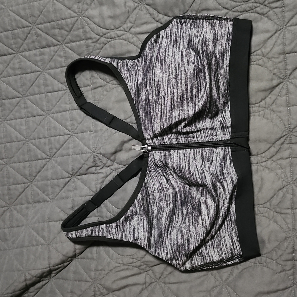 Victoria's Secret sports bra size 36c